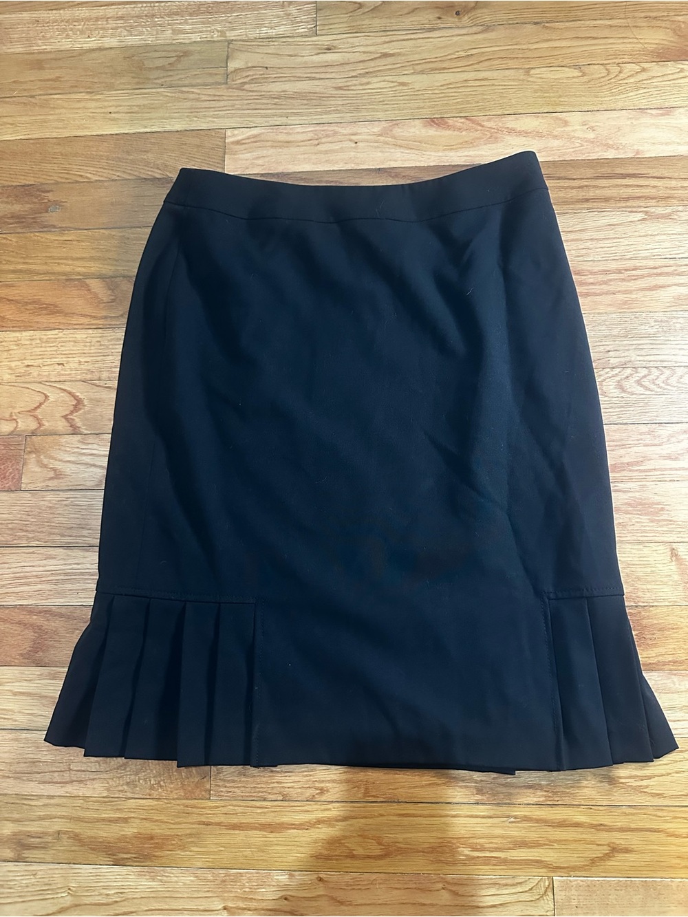 Tahari ASL Black Pencil Skirt Straight Pleated Bottom Knee Length Sz 6 Career